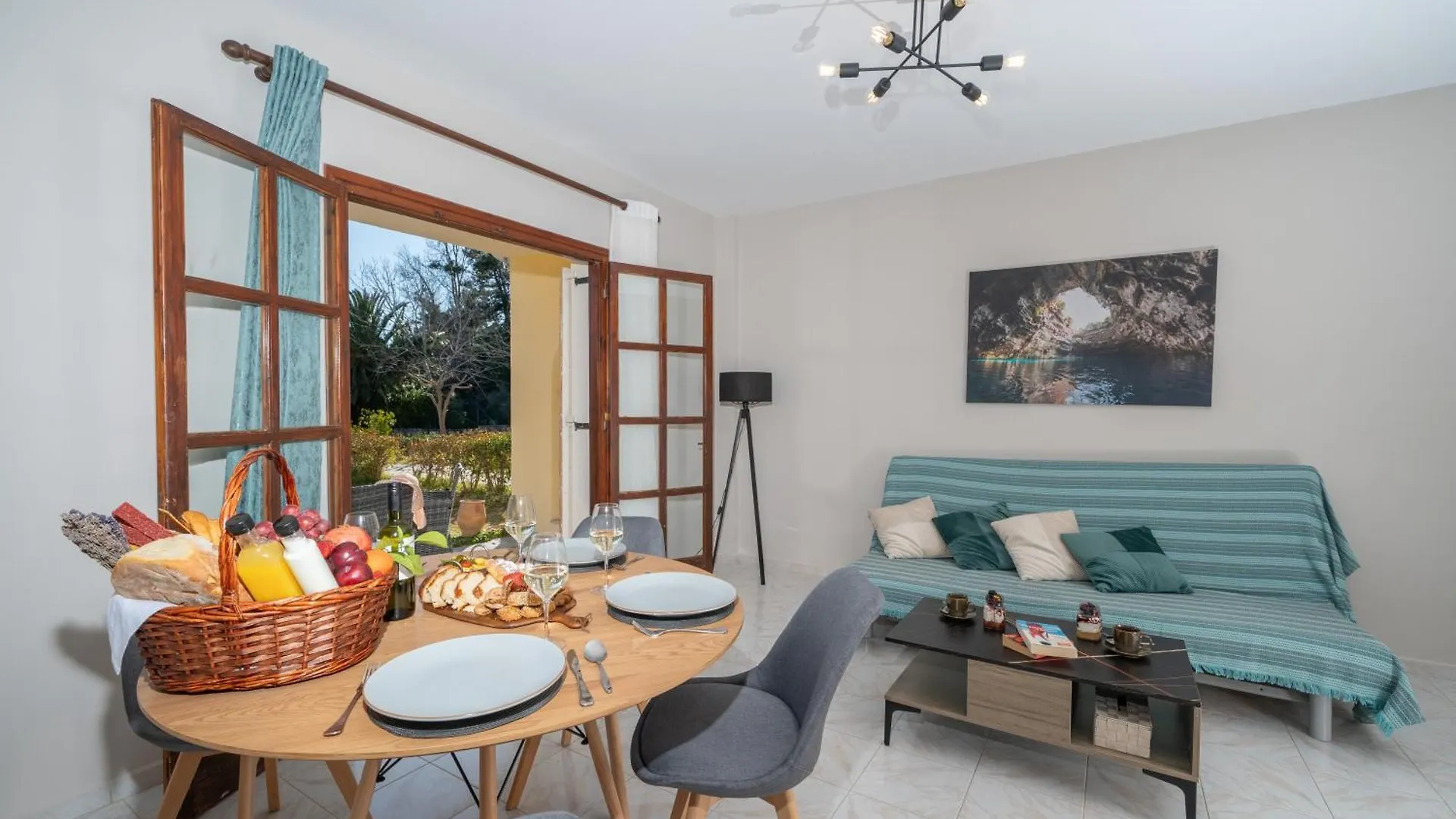 Southbank Seafront Apartments Katelios