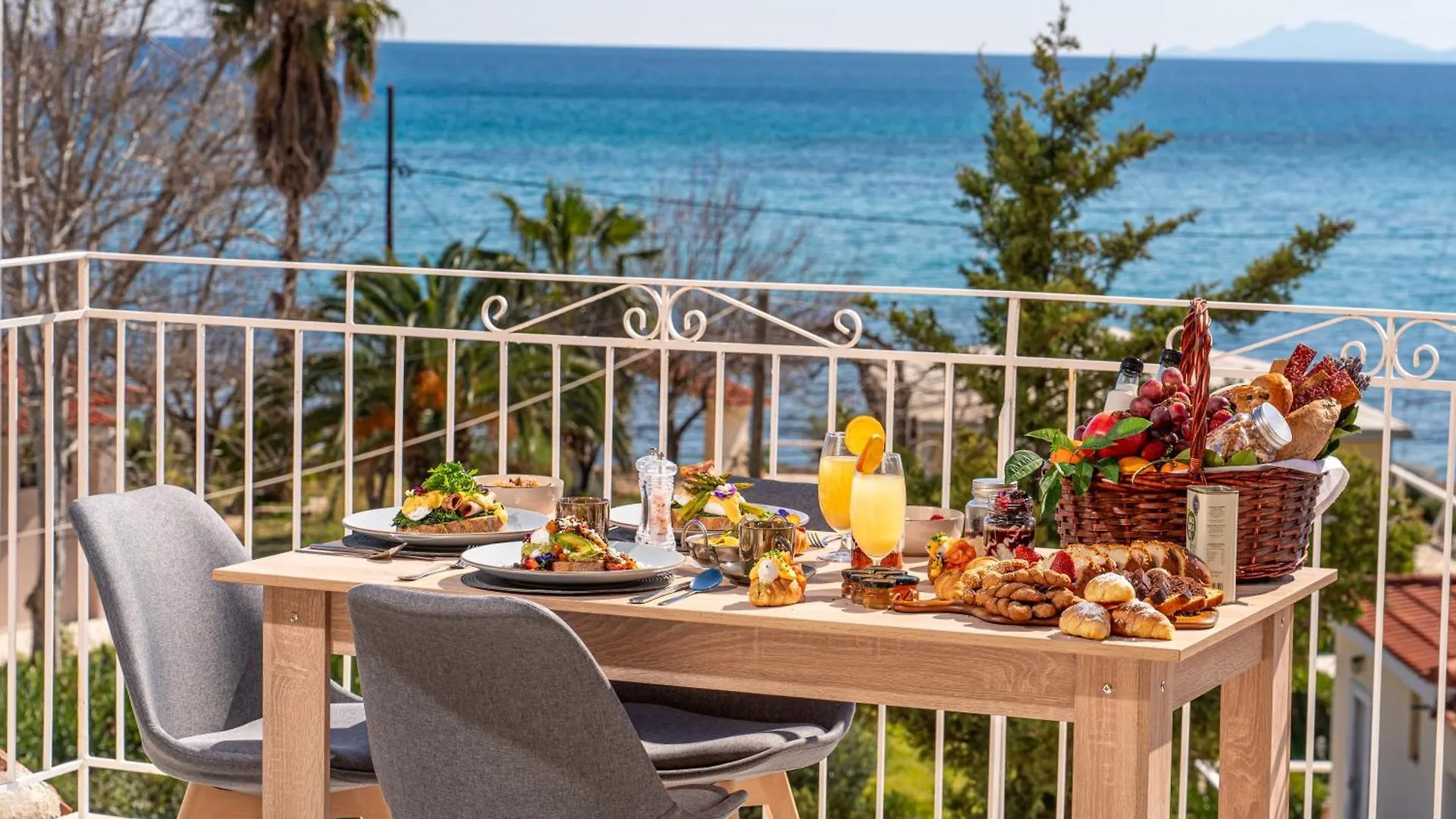 Southbank Seafront Apartments Katelios
