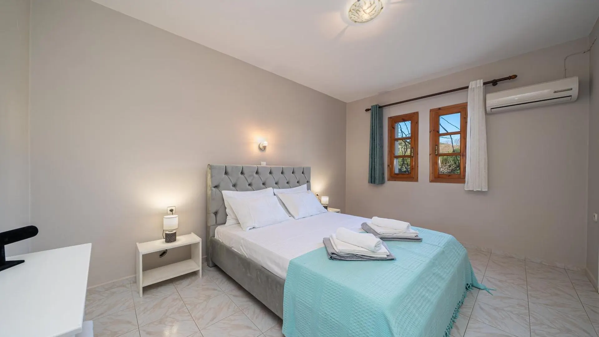 Southbank Seafront Apartments Kateleios