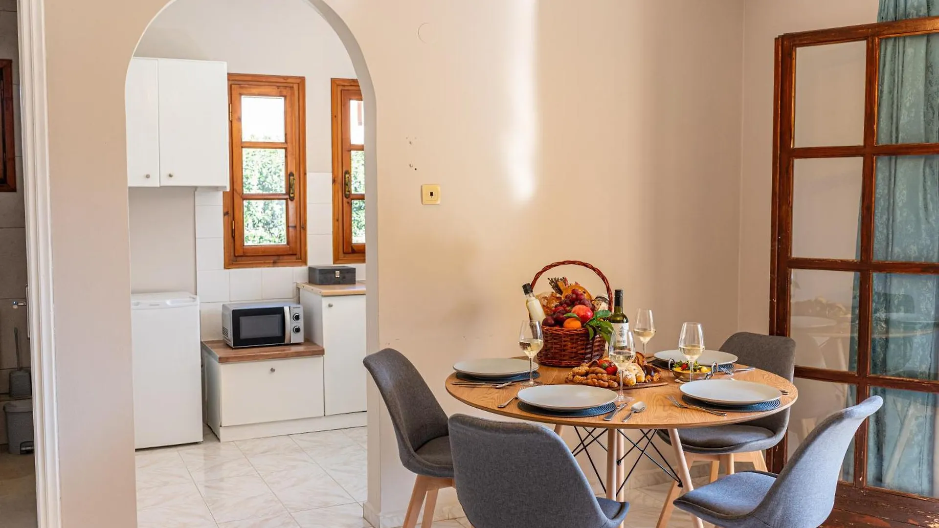 Southbank Seafront Apartments Katelios