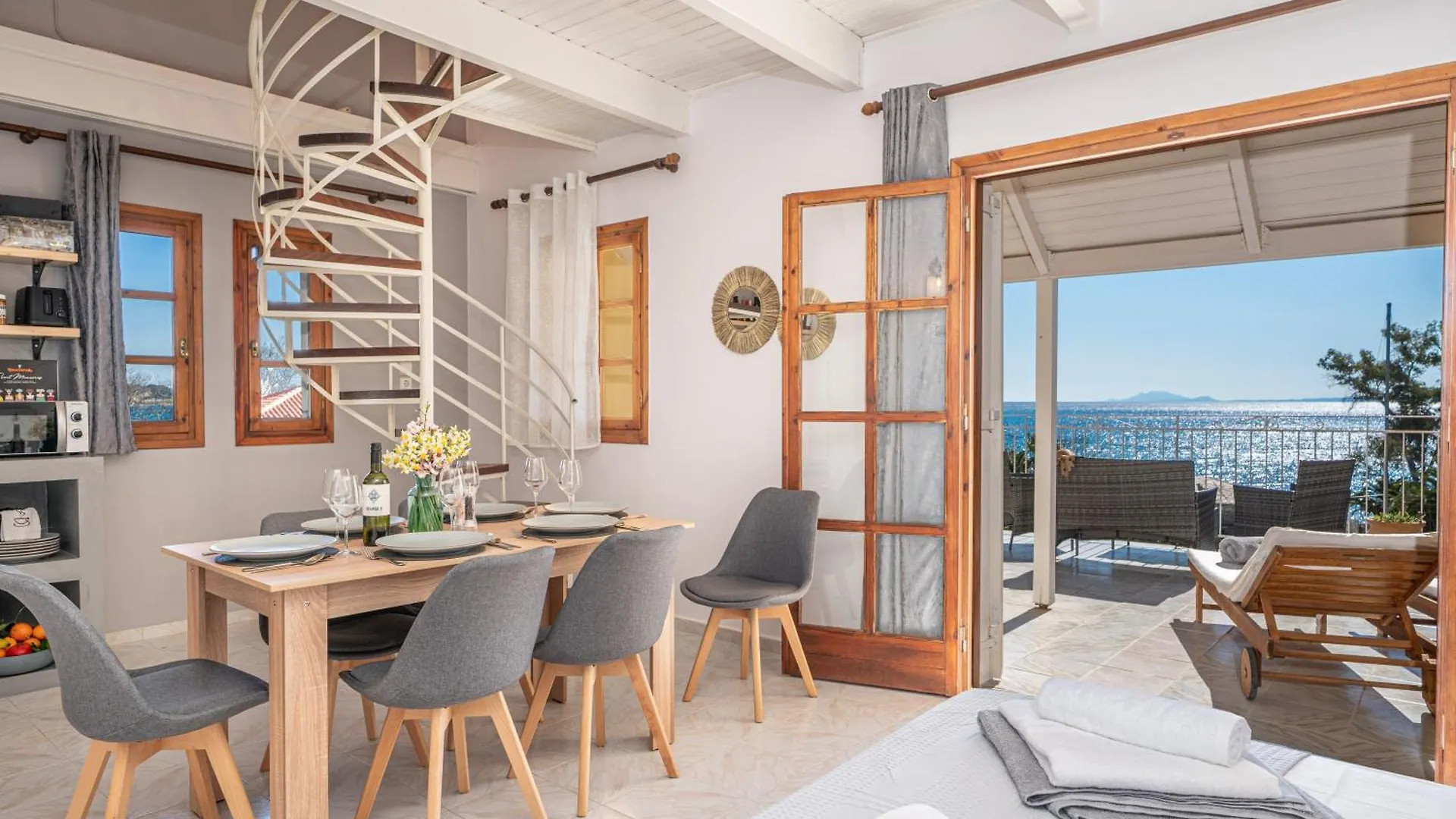 Southbank Seafront Apartments Katelios