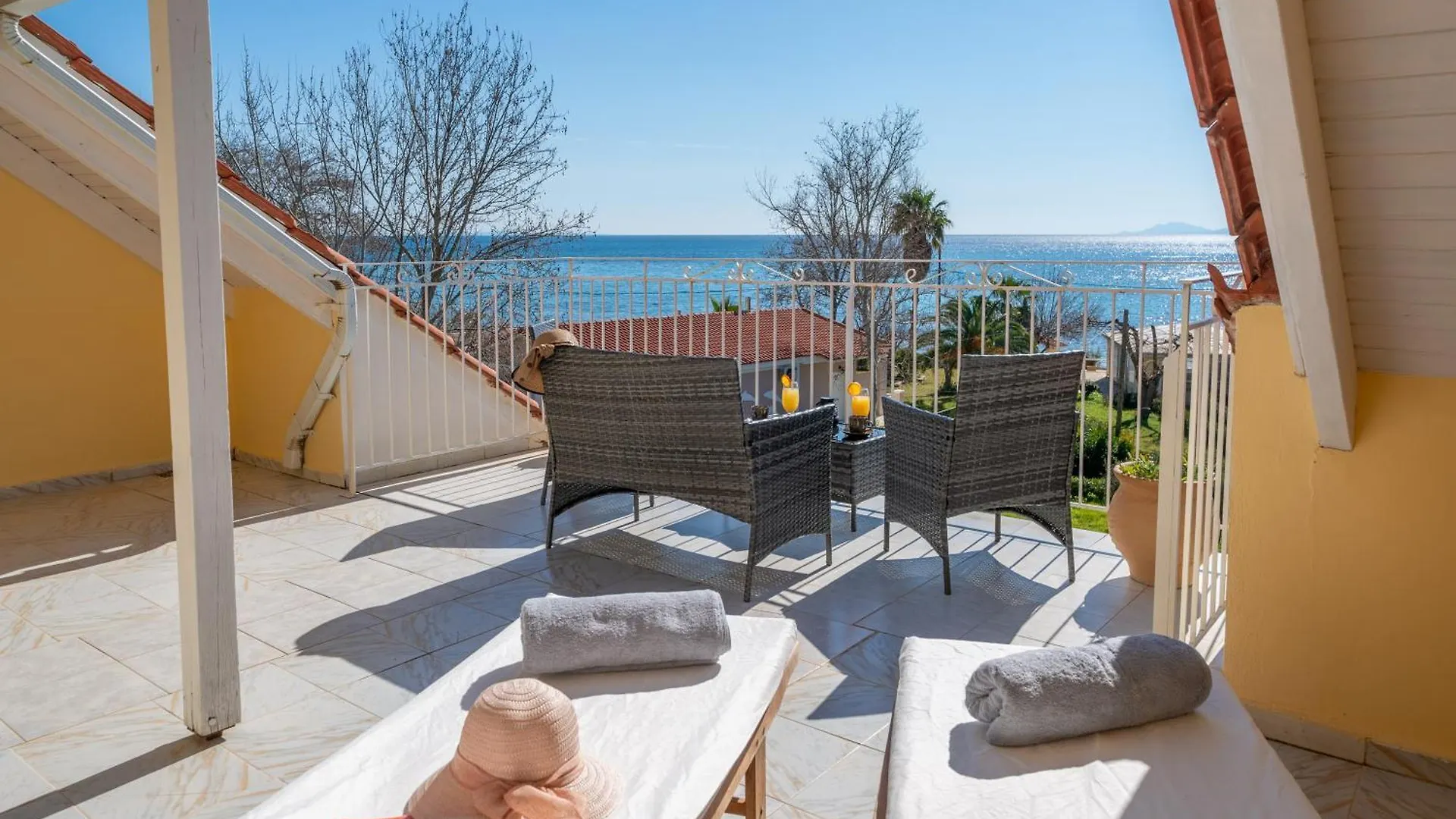 Southbank Seafront Apartments Katelios