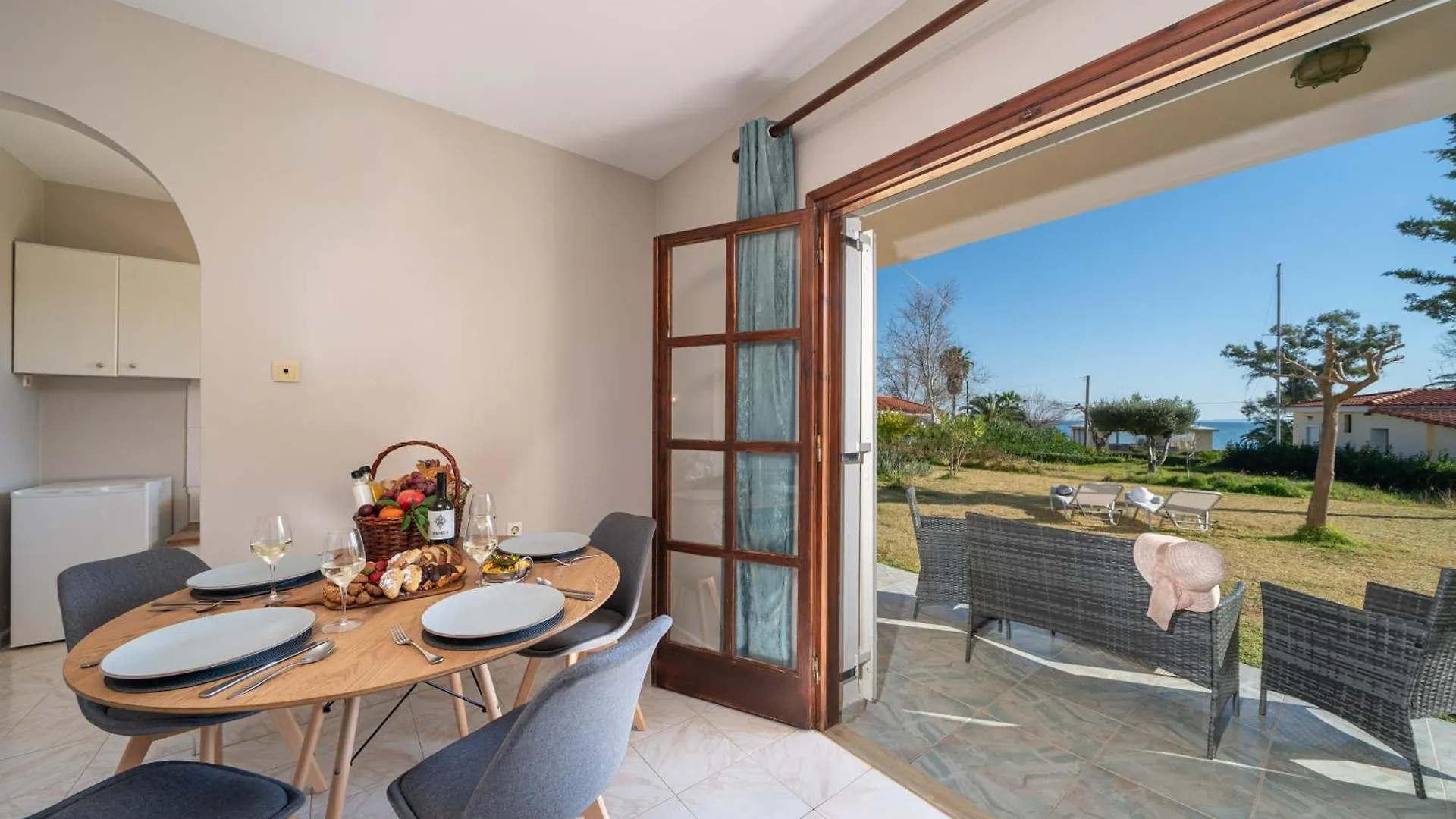 Southbank Seafront Apartments Katelios