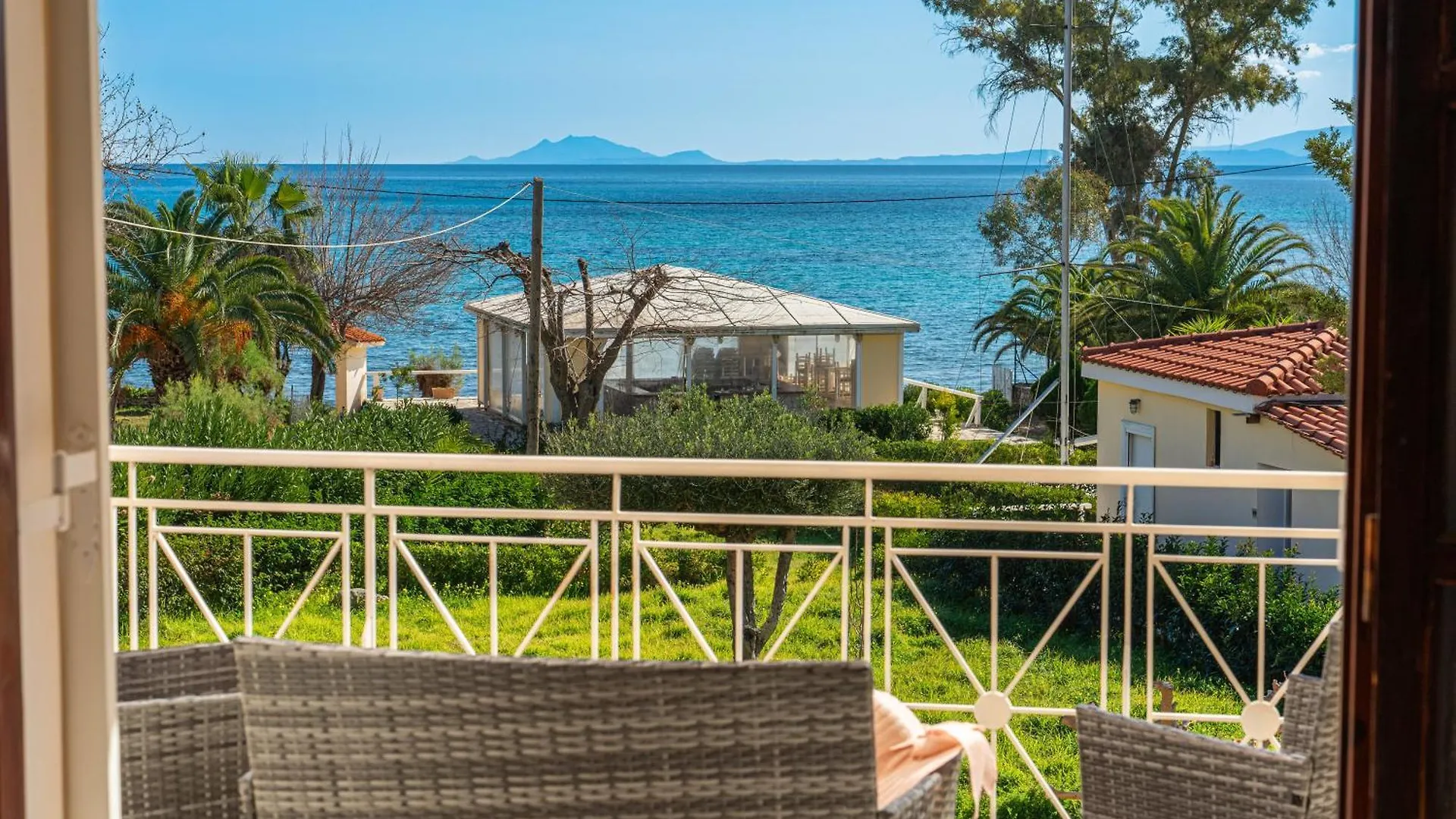 Southbank Seafront Apartments Katelios