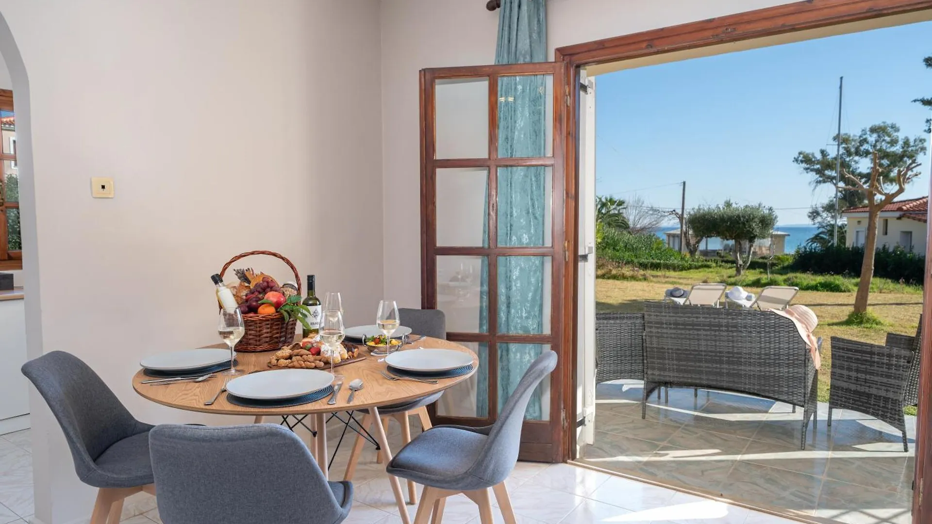 Southbank Seafront Apartments Katelios