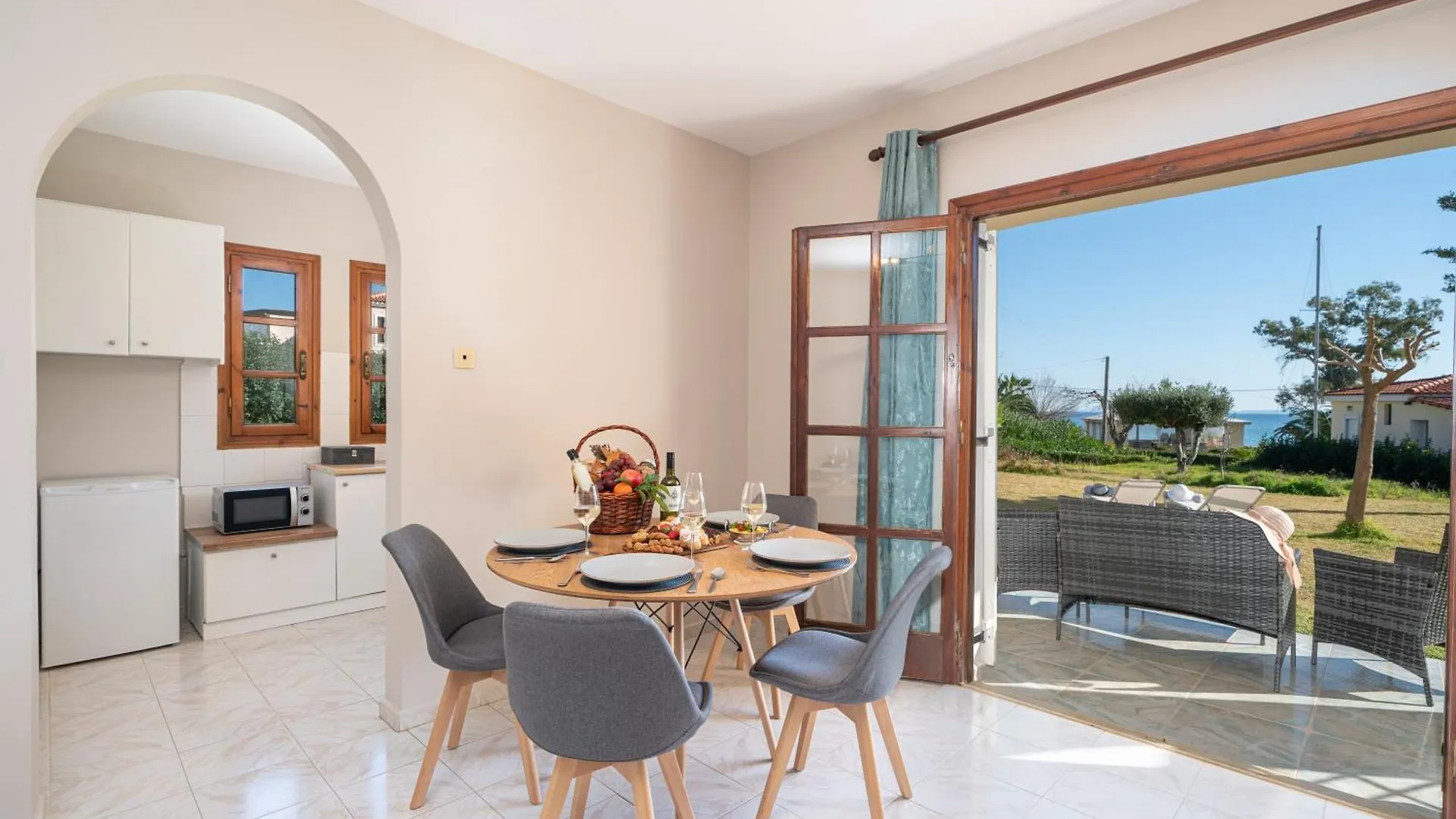 Southbank Seafront Apartments Katelios