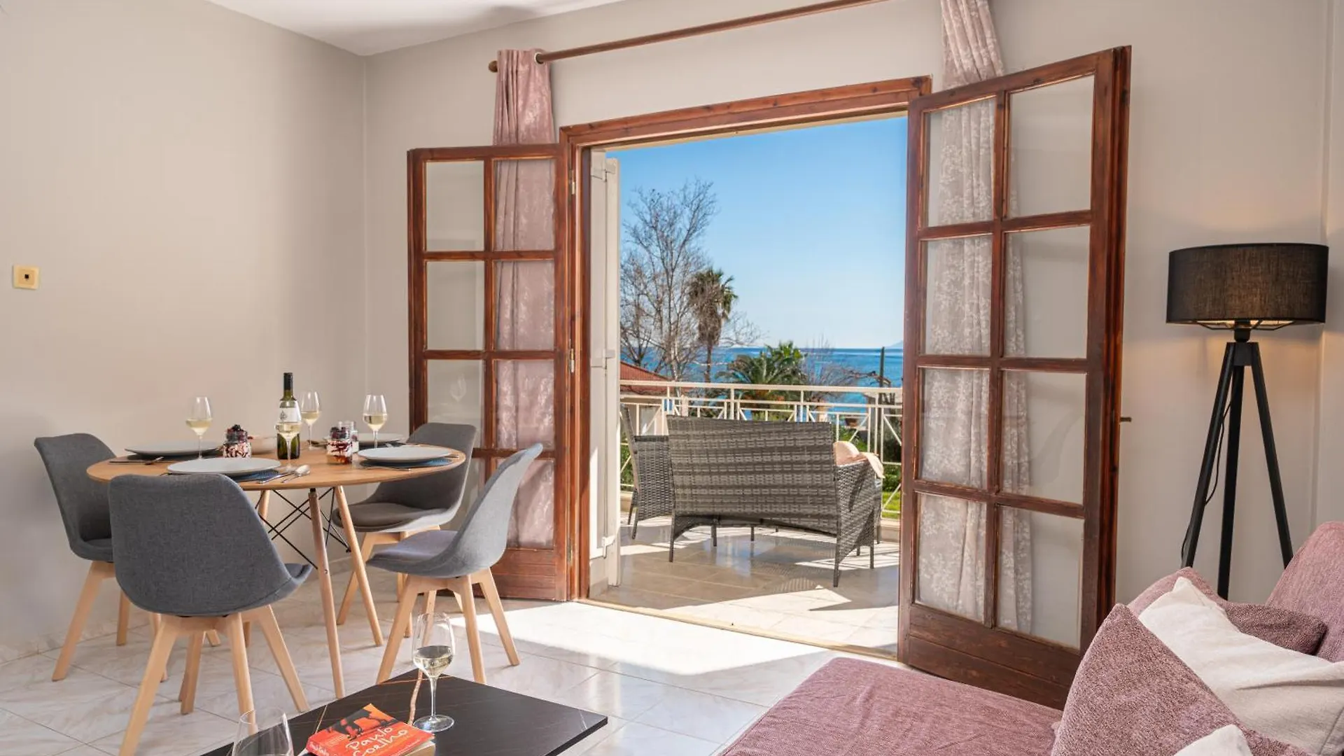 Southbank Seafront Apartments Katelios
