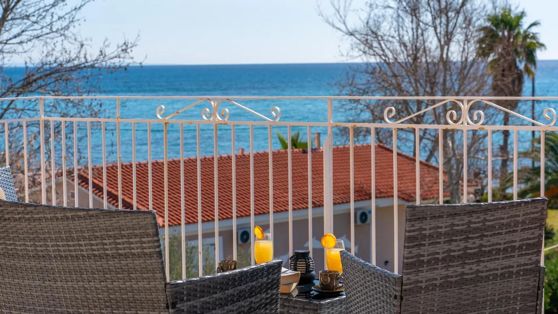 Southbank Seafront Apartments Katelios