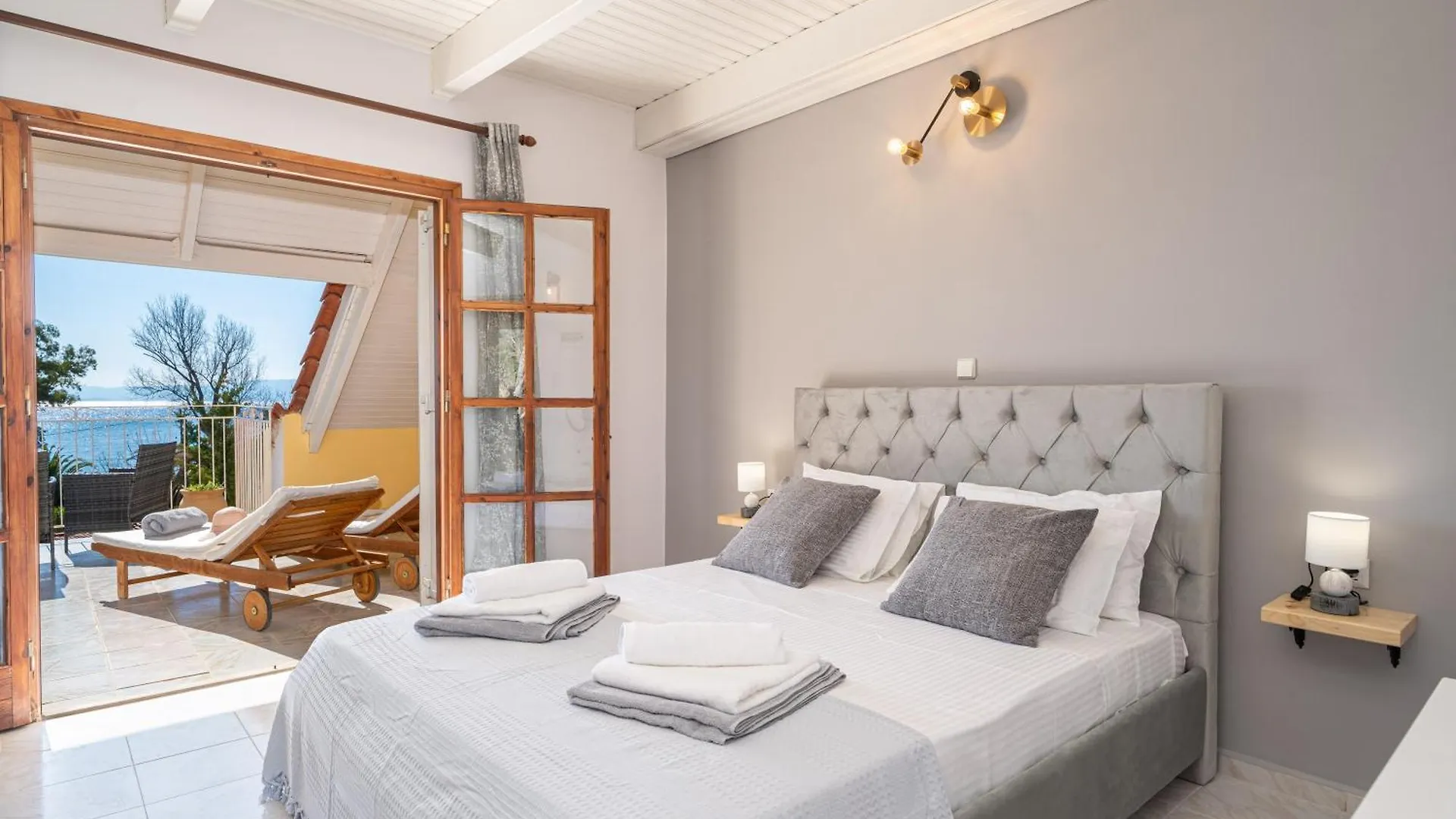 Southbank Seafront Apartments Katelios