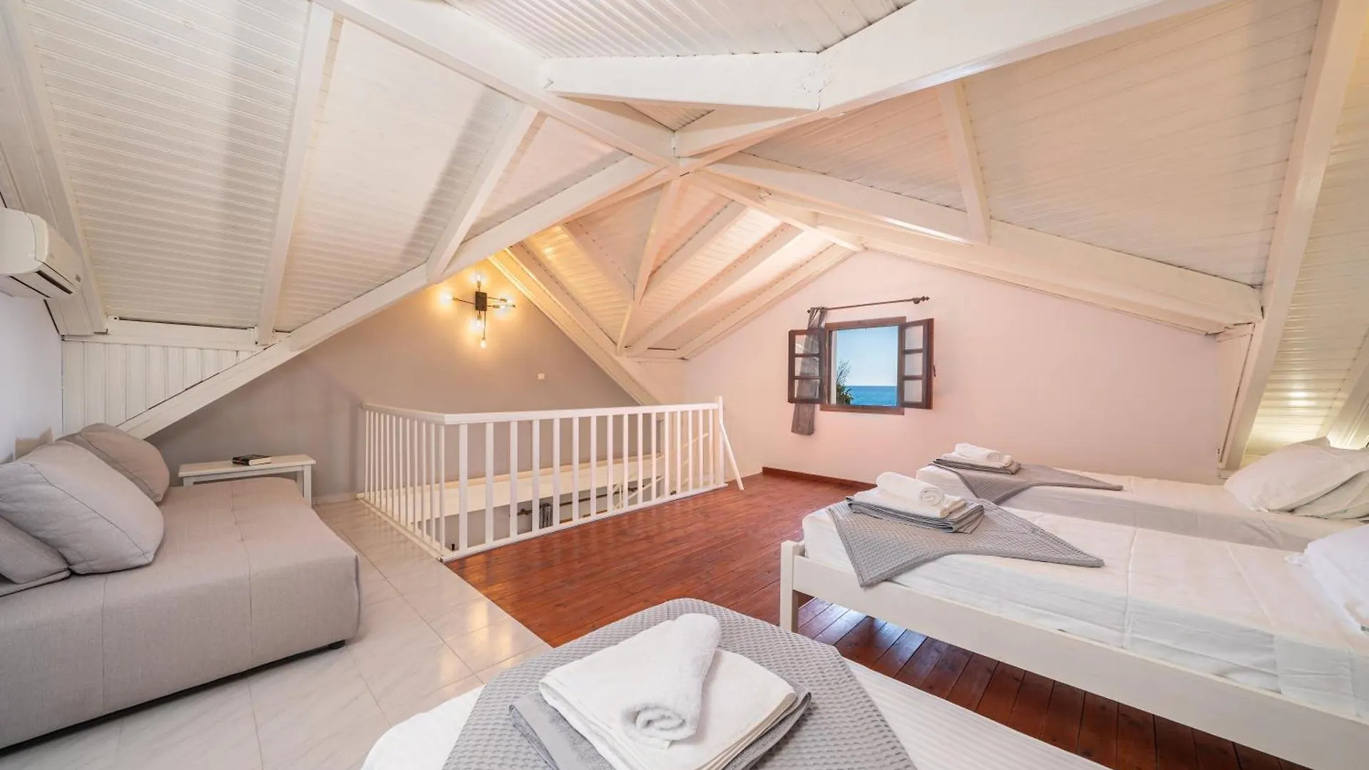 Southbank Seafront Apartments Katelios