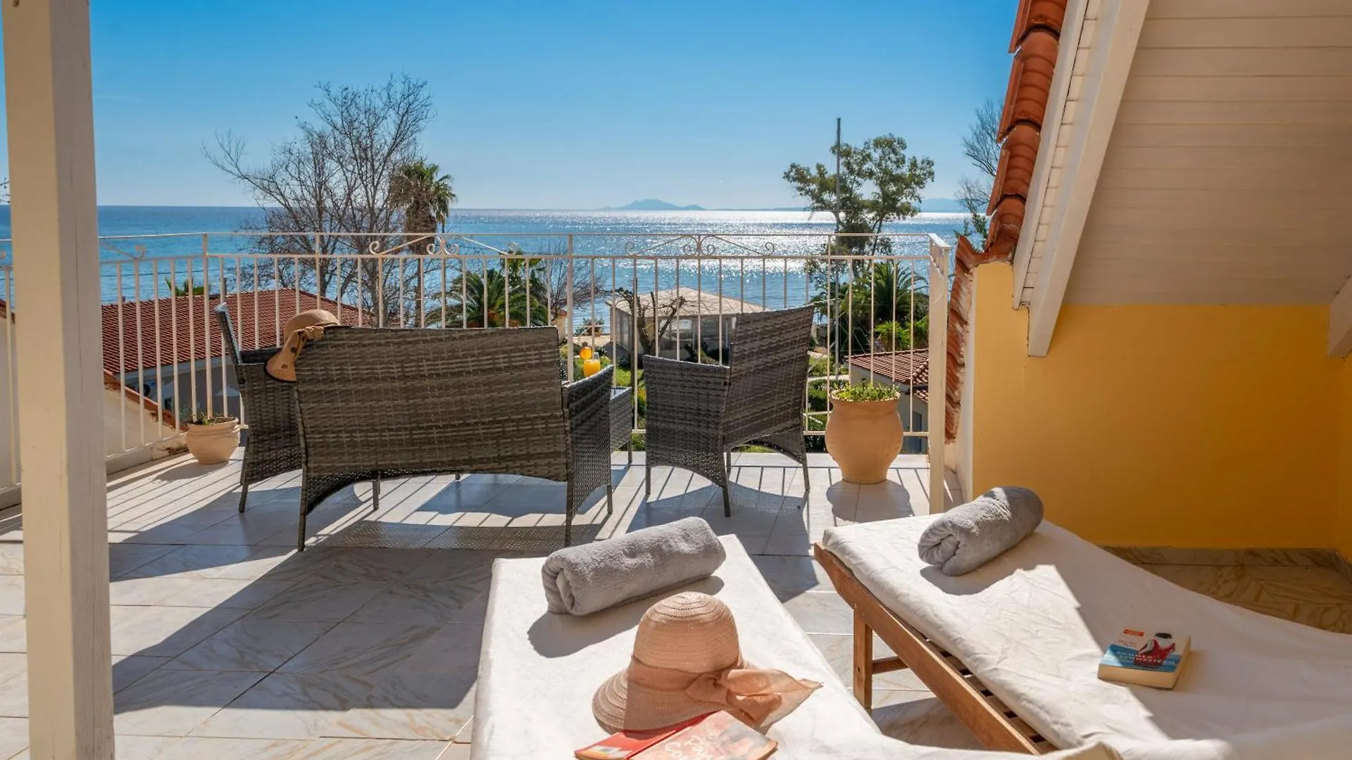 Southbank Seafront Apartments Katelios