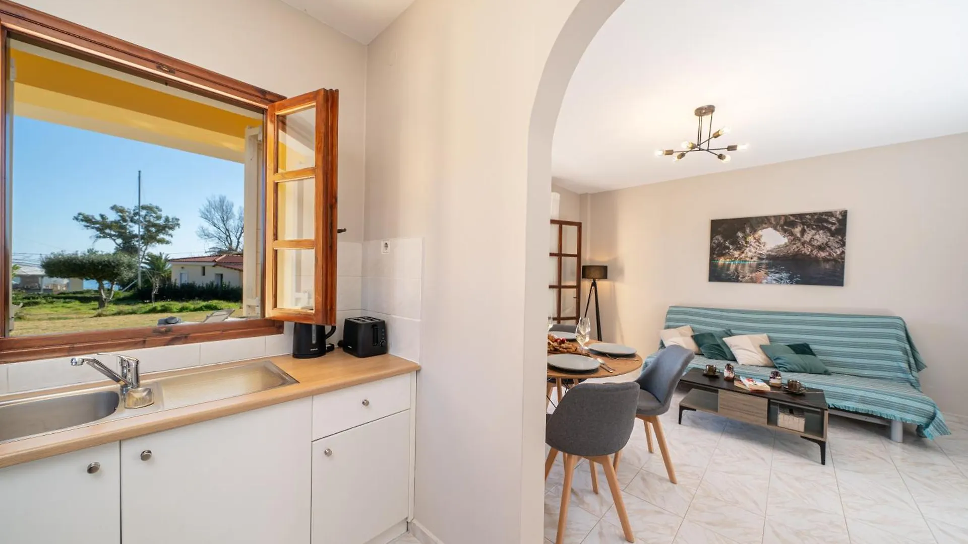 Southbank Seafront Apartments Katelios